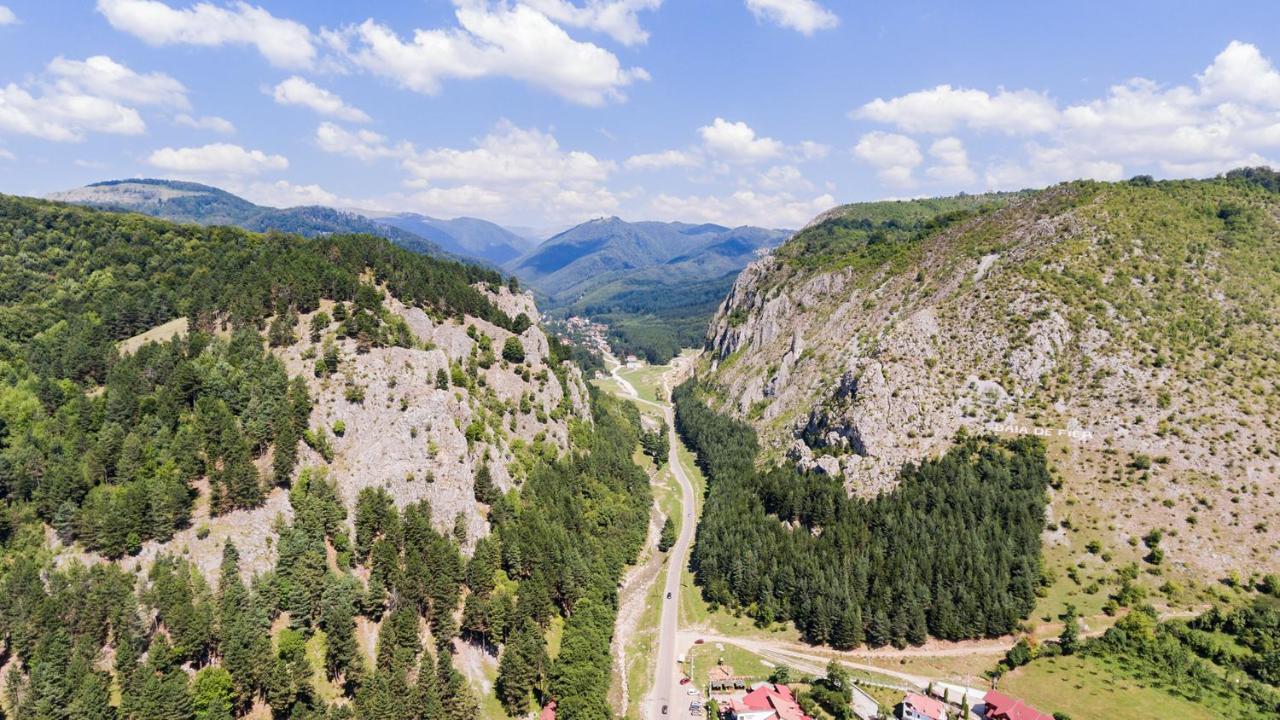 Pensiunea Xinela Baia de Fier Bagian luar foto