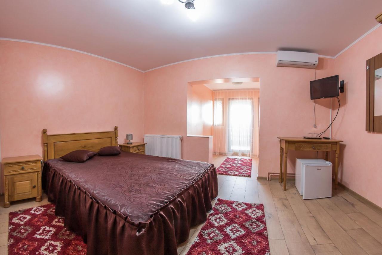 Pensiunea Xinela Baia de Fier Bagian luar foto